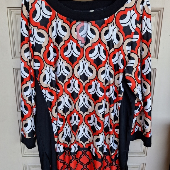 Red/Black Graphic Print Tunic Sz2X Stretchy Contrast Collar/Cuffs Machine Wash - Picture 6 of 7
